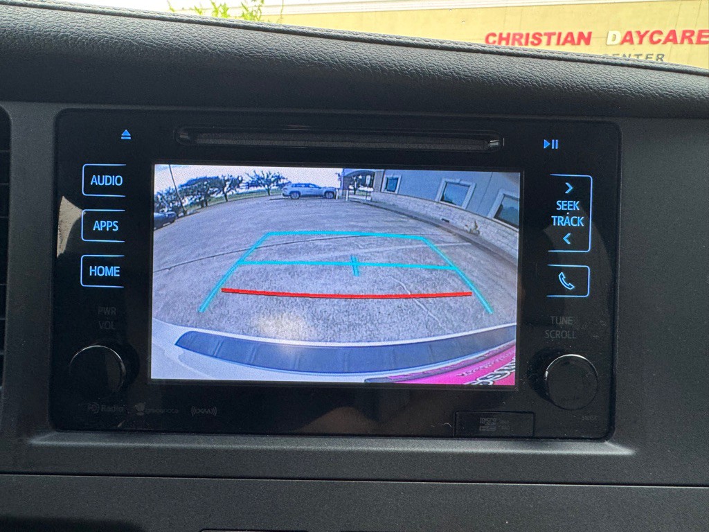 2017 Toyota Sienna Image 19