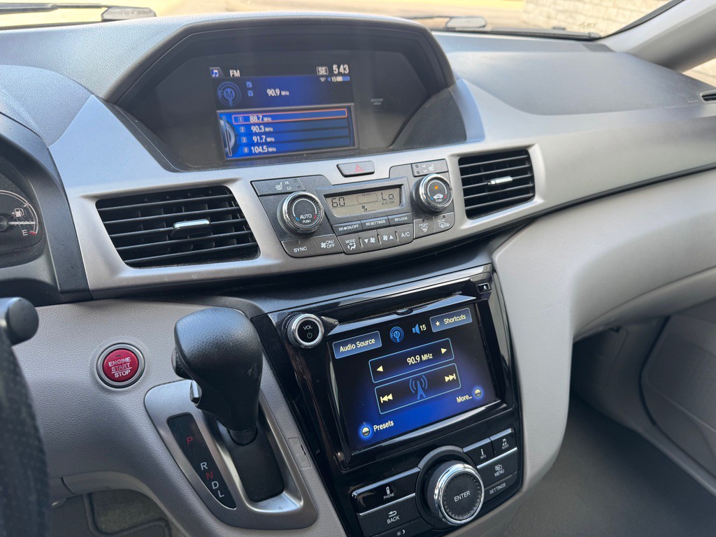 2016 Honda Odyssey Image 18