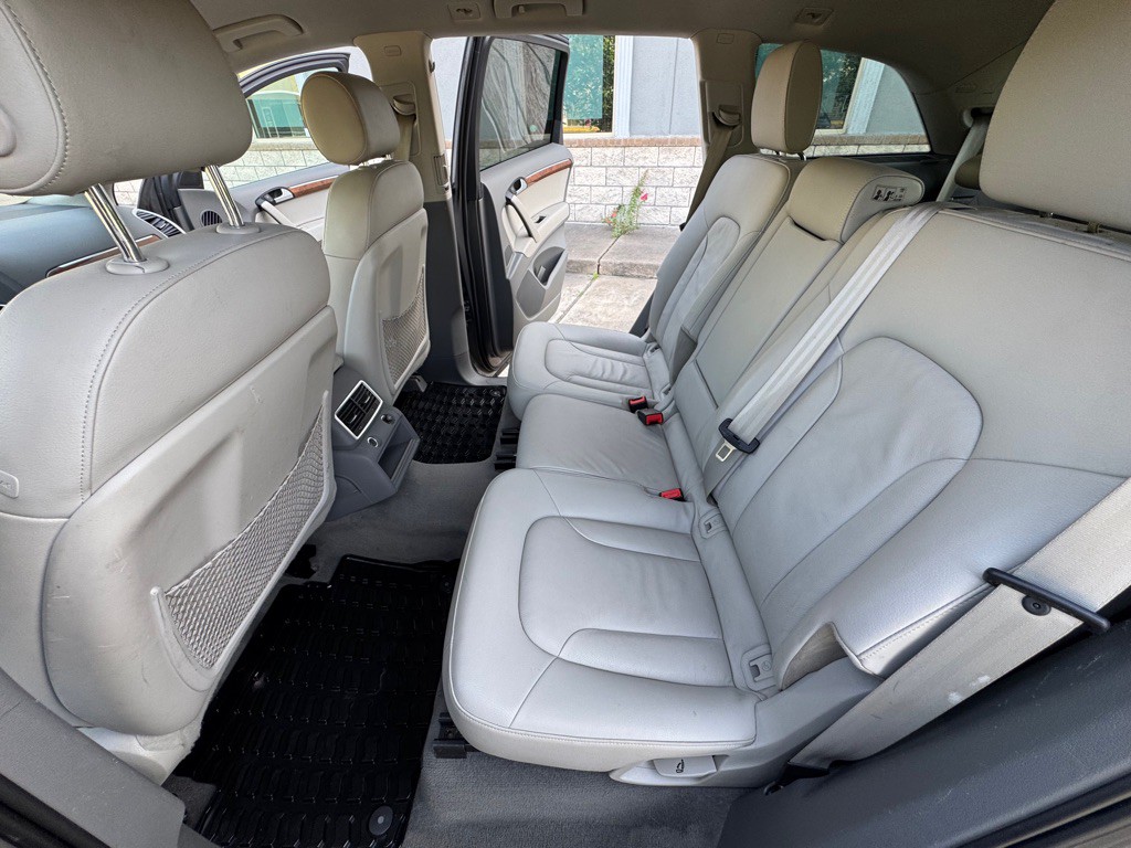 2015 Audi Q7 Image 9