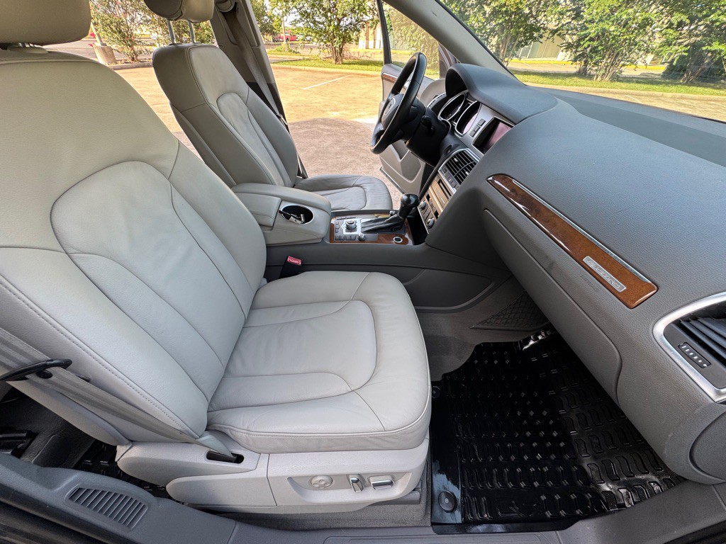 2015 Audi Q7 Image 12