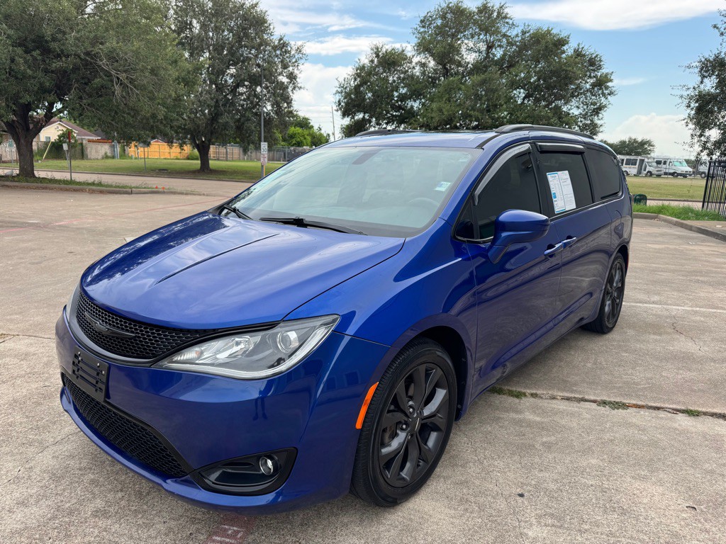 2018 Chrysler Pacifica Image 1