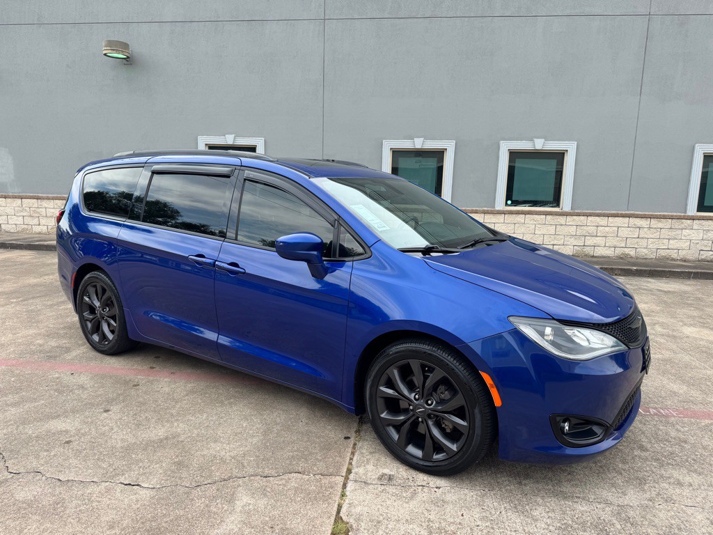 2018 Chrysler Pacifica Image 3
