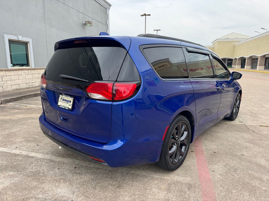 2018 Chrysler Pacifica Image 5