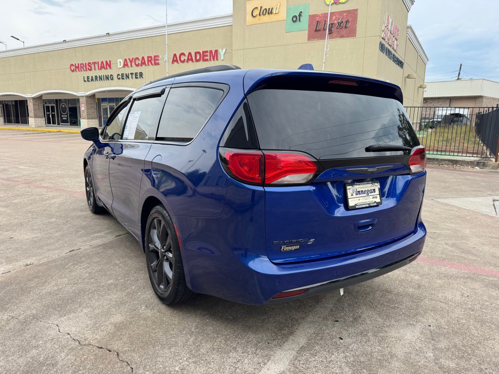 2018 Chrysler Pacifica Image 6