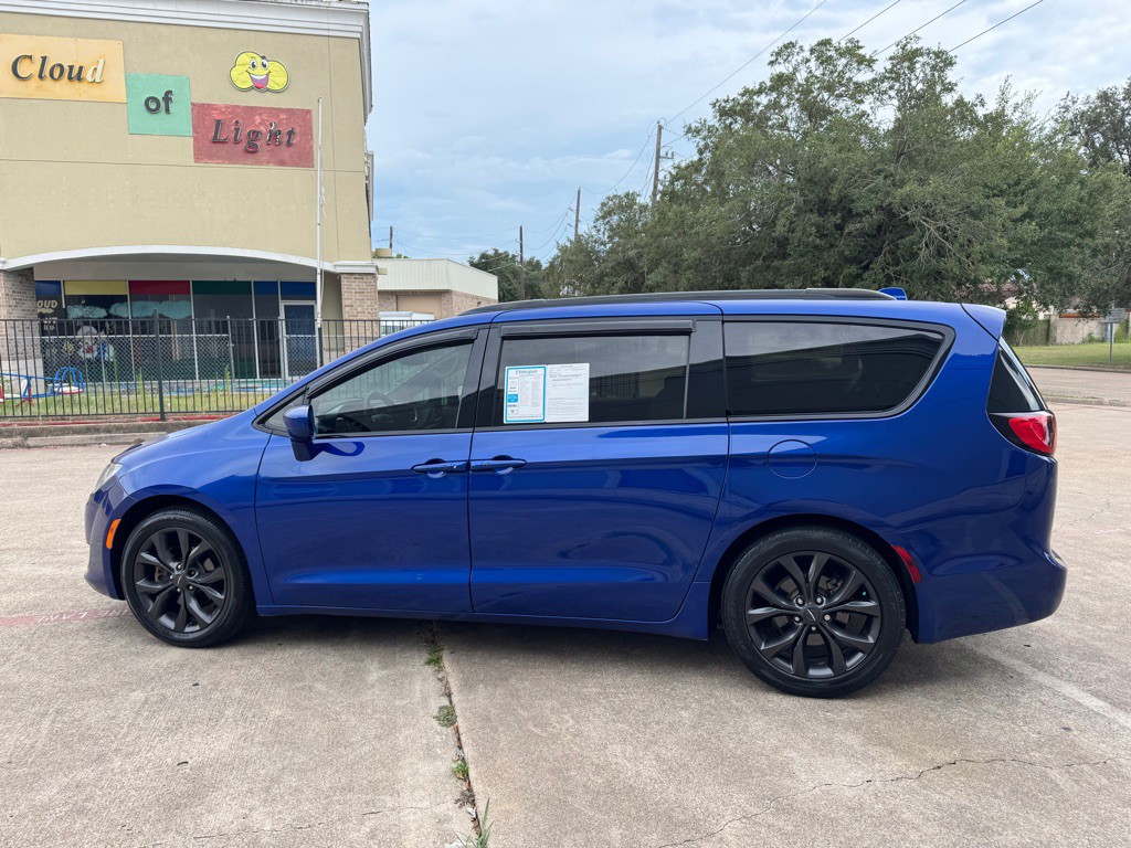 2018 Chrysler Pacifica Image 7