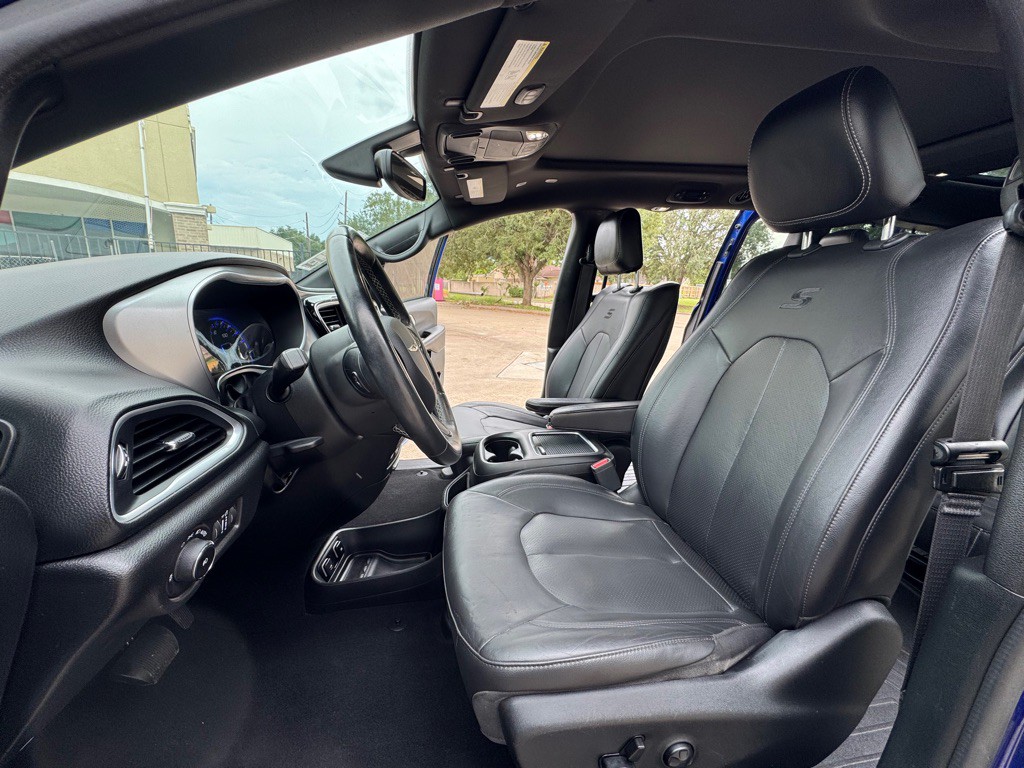 2018 Chrysler Pacifica Image 8