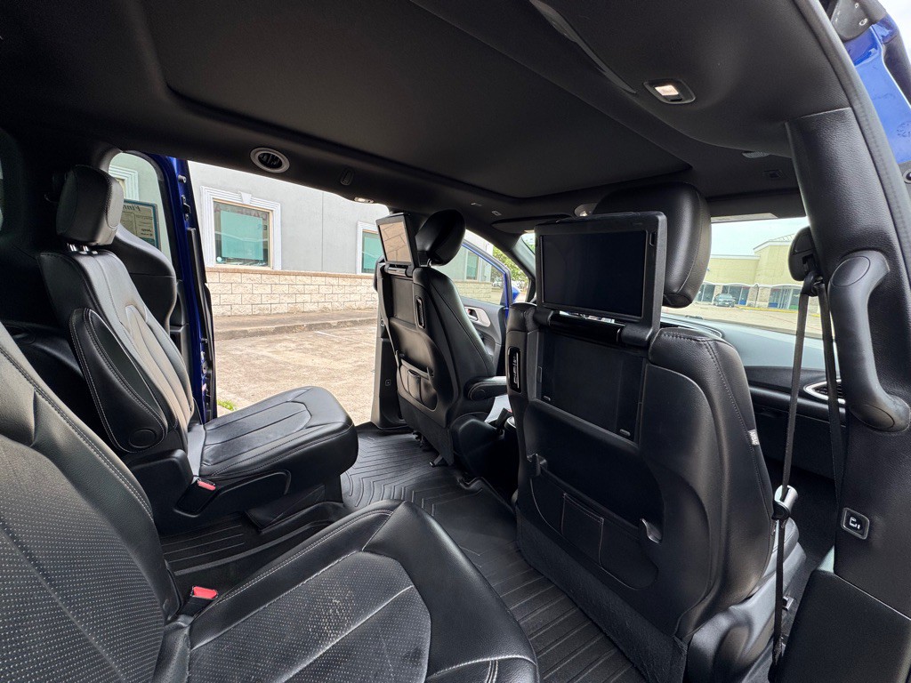 2018 Chrysler Pacifica Image 11
