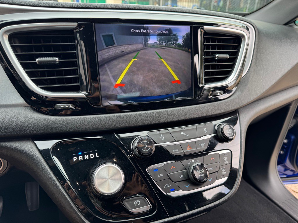 2018 Chrysler Pacifica Image 17
