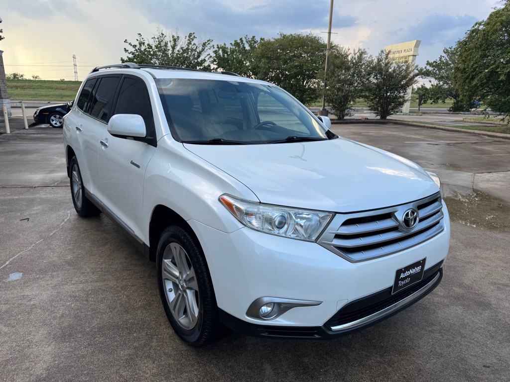 2013 Toyota Highlander Image 2