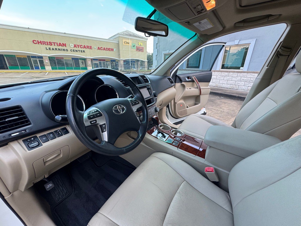 2013 Toyota Highlander Image 9