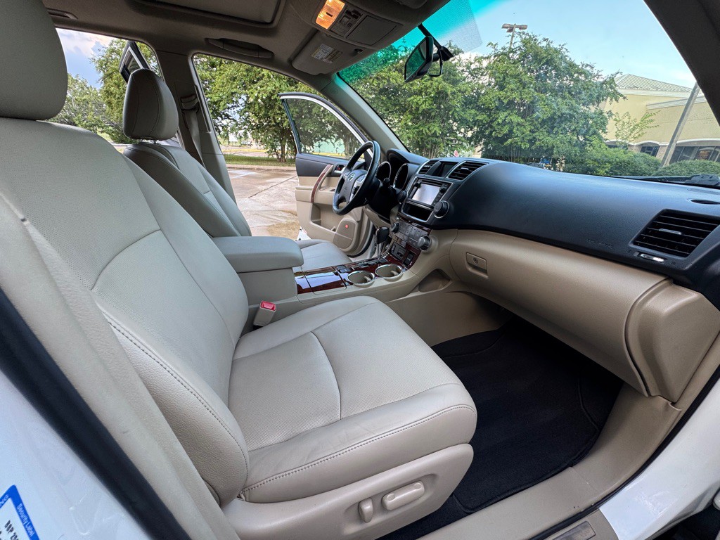 2013 Toyota Highlander Image 13