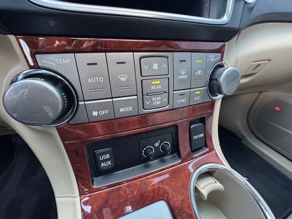2013 Toyota Highlander Image 21