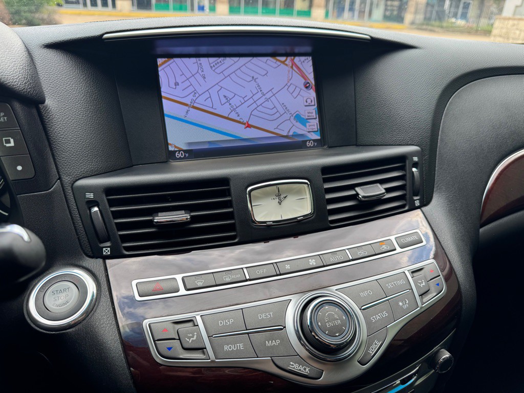 2013 INFINITI M37 Image 17
