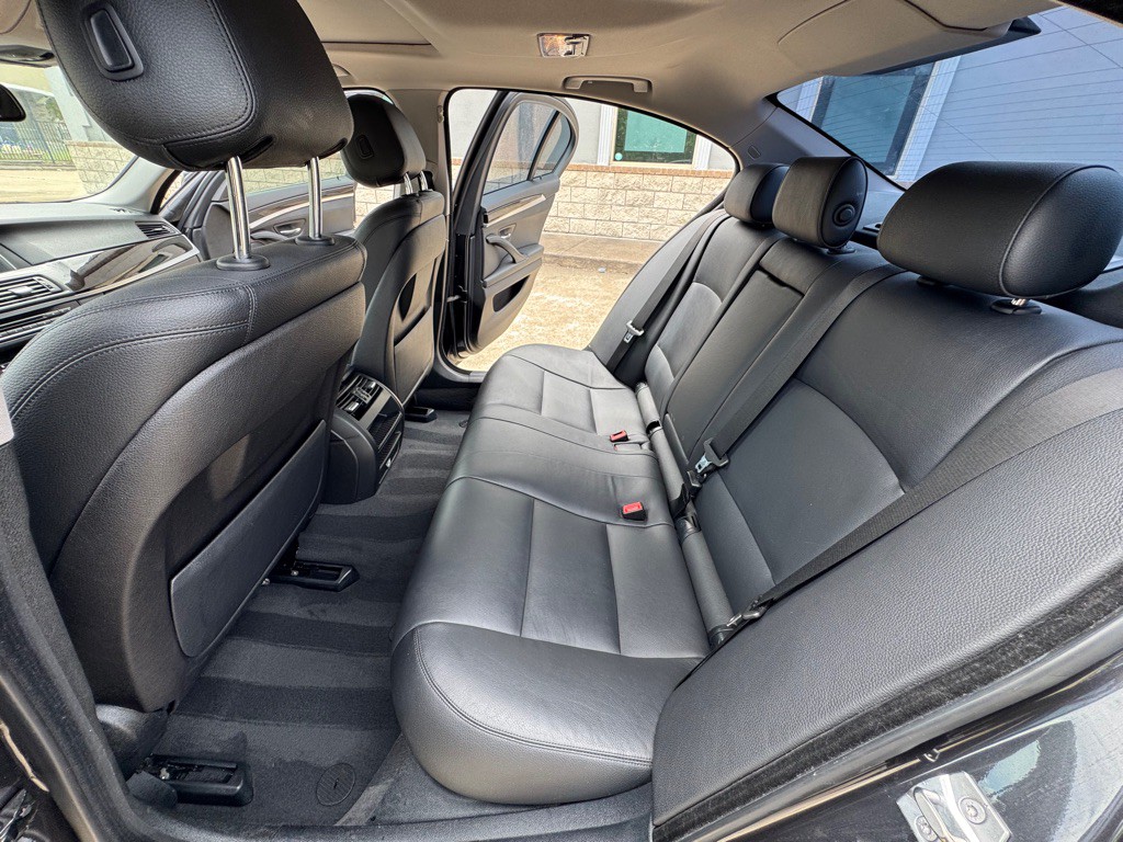 2015 BMW 5 Series Image 10