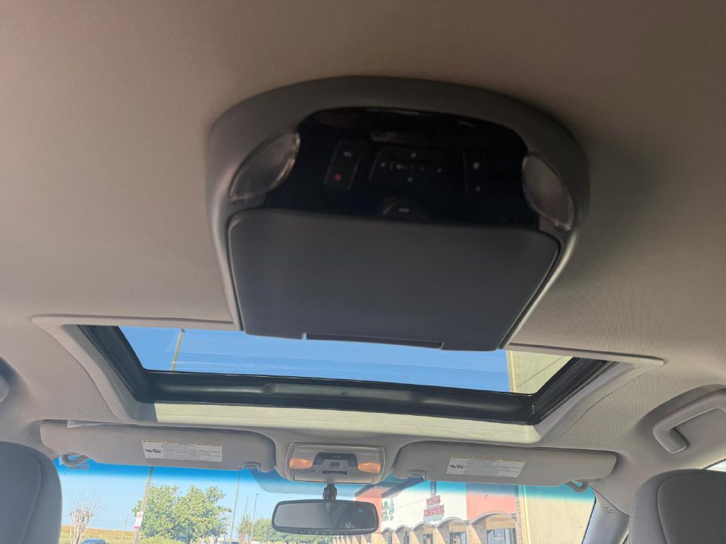 2017 Toyota Sienna Image 14