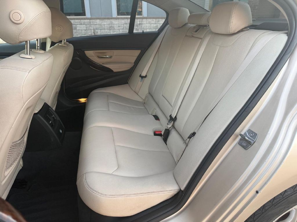 2015 BMW 3 Series Image 8