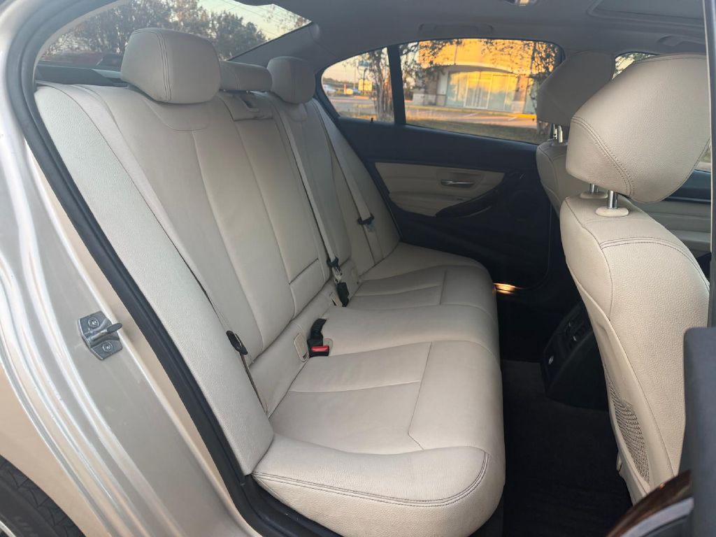 2015 BMW 3 Series Image 9