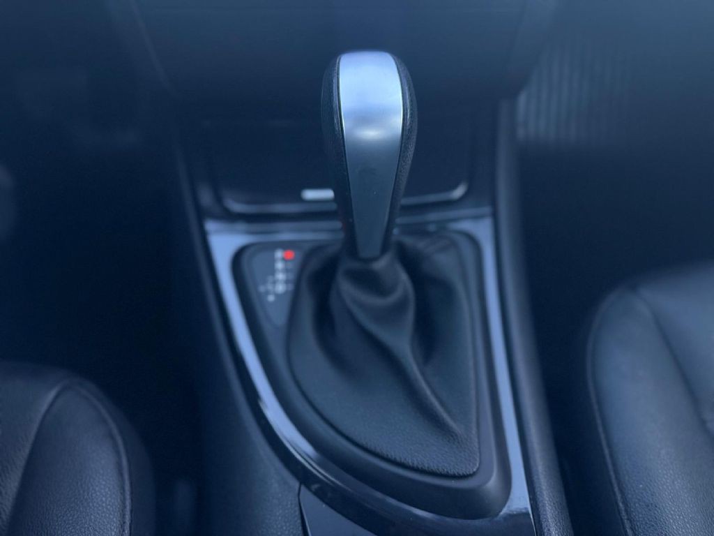 2013 BMW 1 Series Image 17