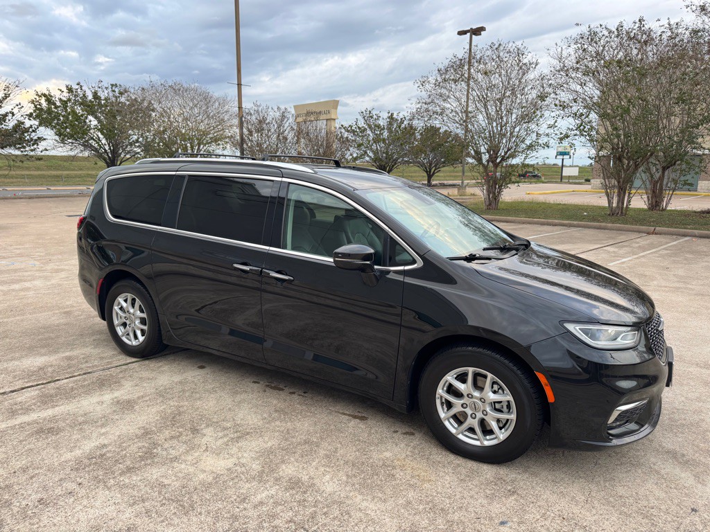 2021 Chrysler Pacifica Image 3