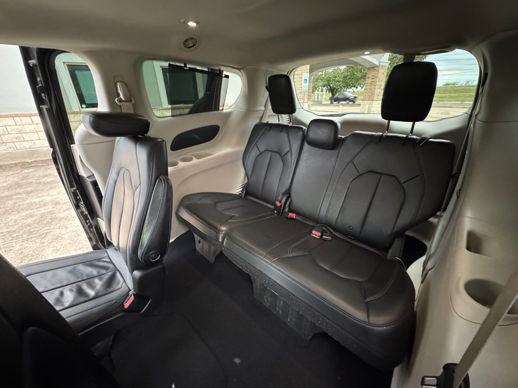 2021 Chrysler Pacifica Image 10