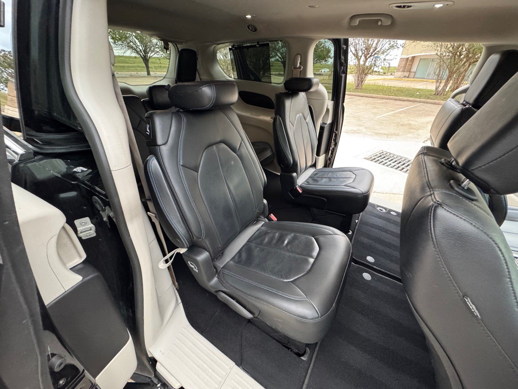 2021 Chrysler Pacifica Image 11