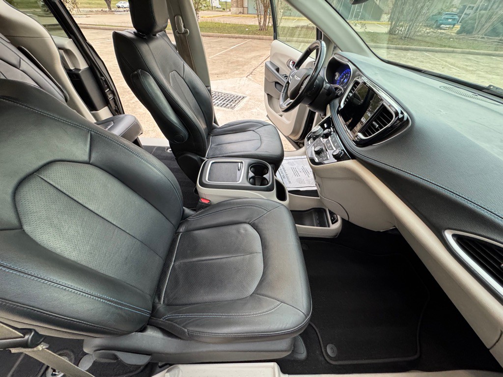 2021 Chrysler Pacifica Image 12