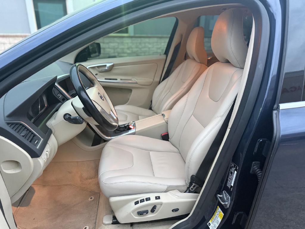 2015 Volvo XC60 Image 13