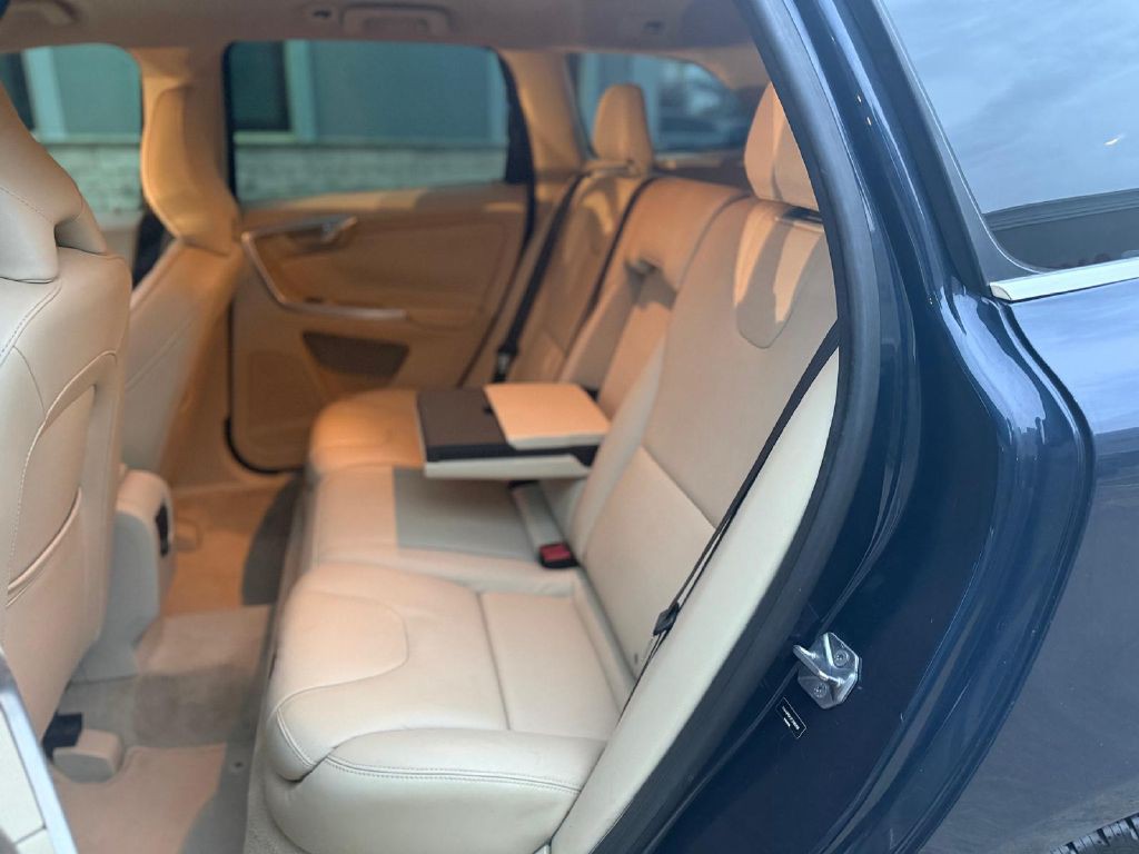 2015 Volvo XC60 Image 14