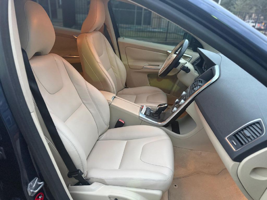 2015 Volvo XC60 Image 16