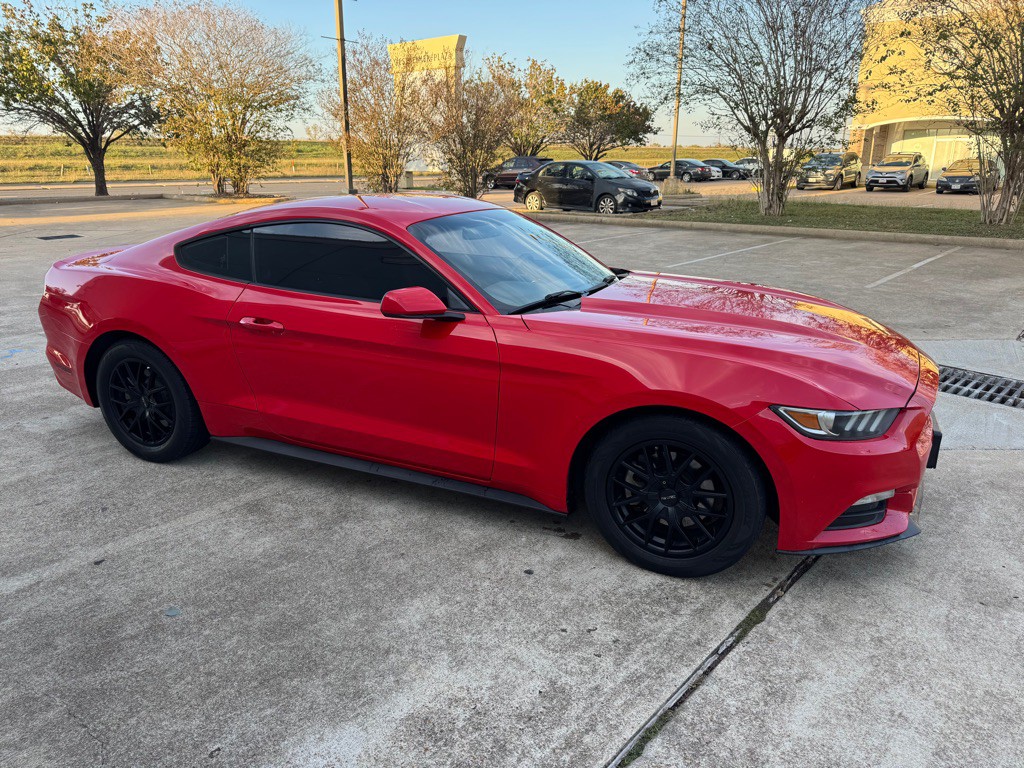 2017 Ford Mustang Image 3