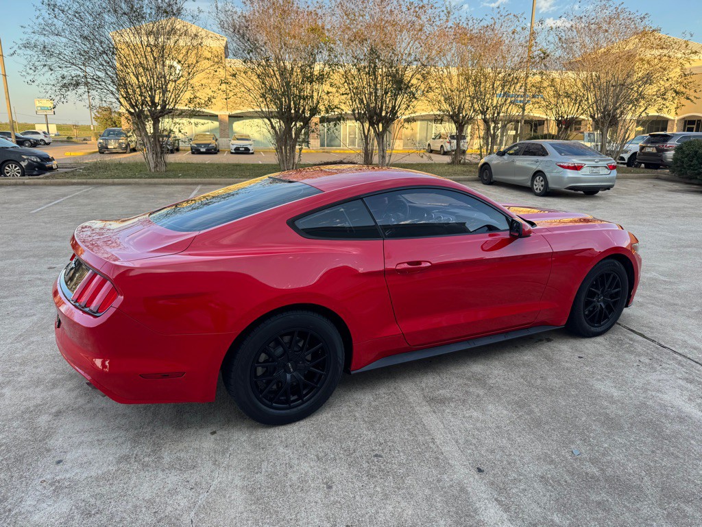 2017 Ford Mustang Image 4