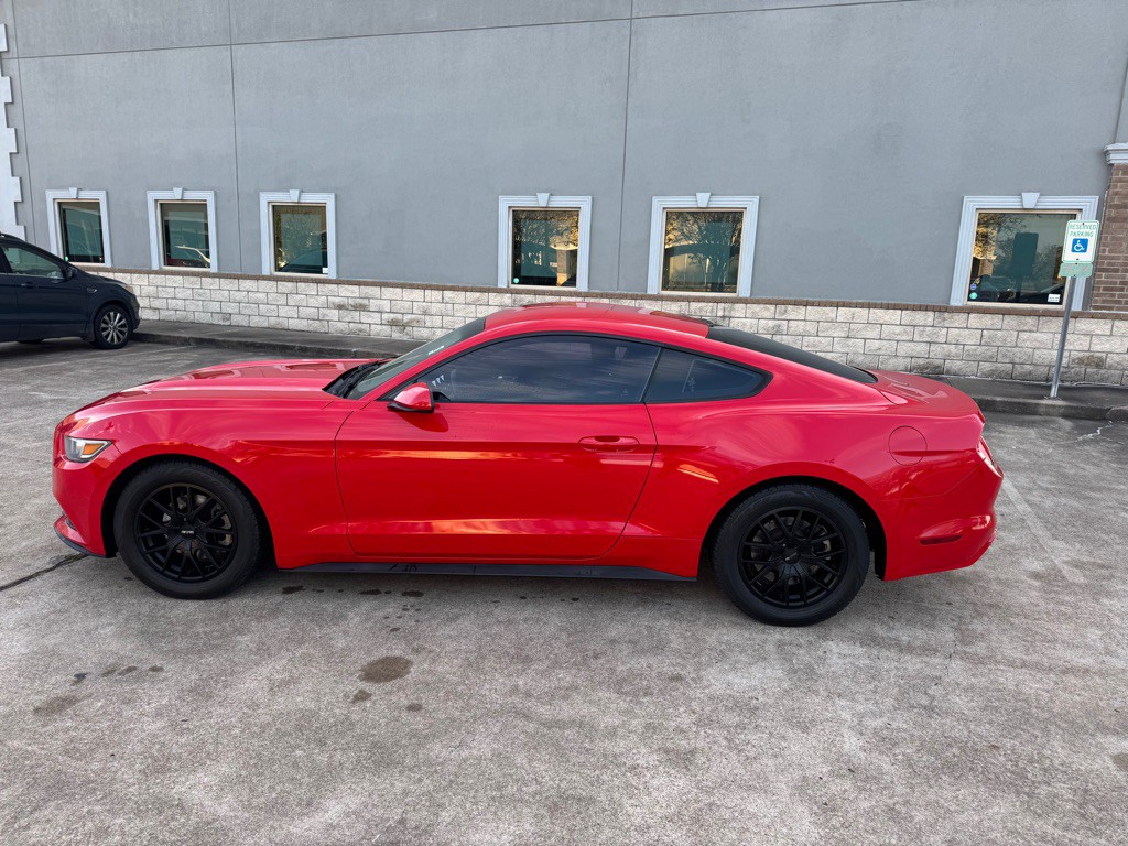 2017 Ford Mustang Image 8