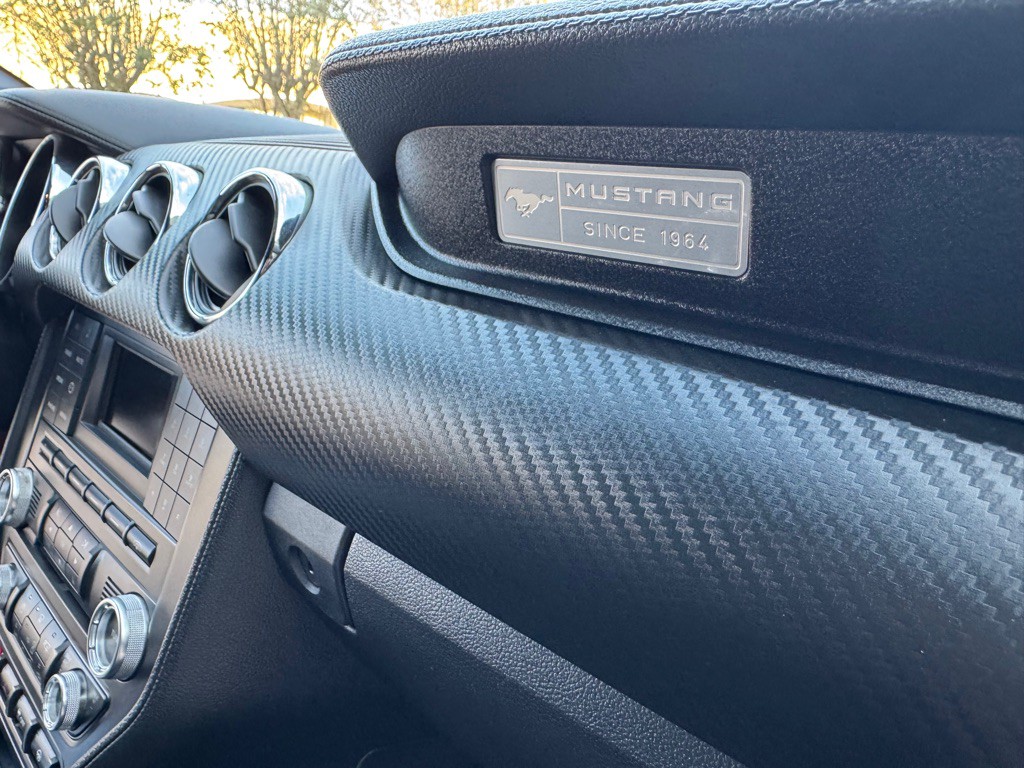 2017 Ford Mustang Image 12