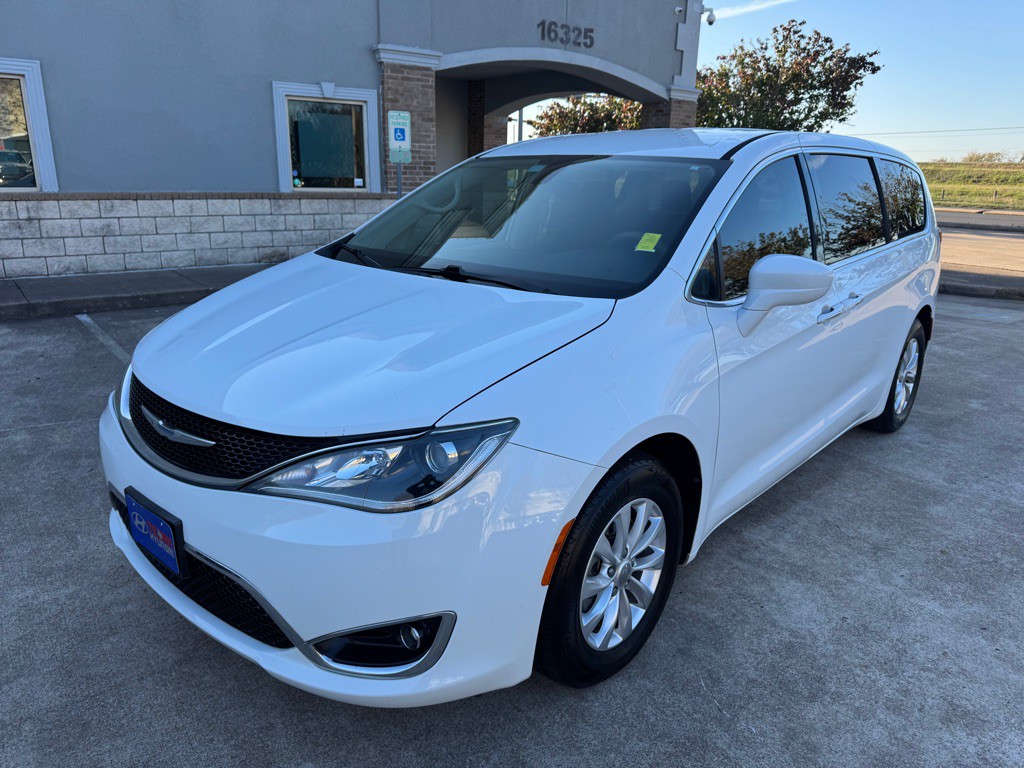 2018 Chrysler Pacifica Image 1