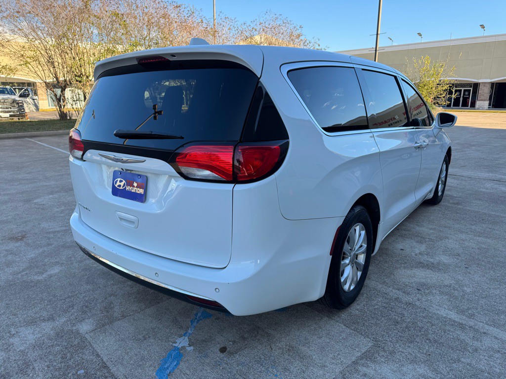 2018 Chrysler Pacifica Image 5