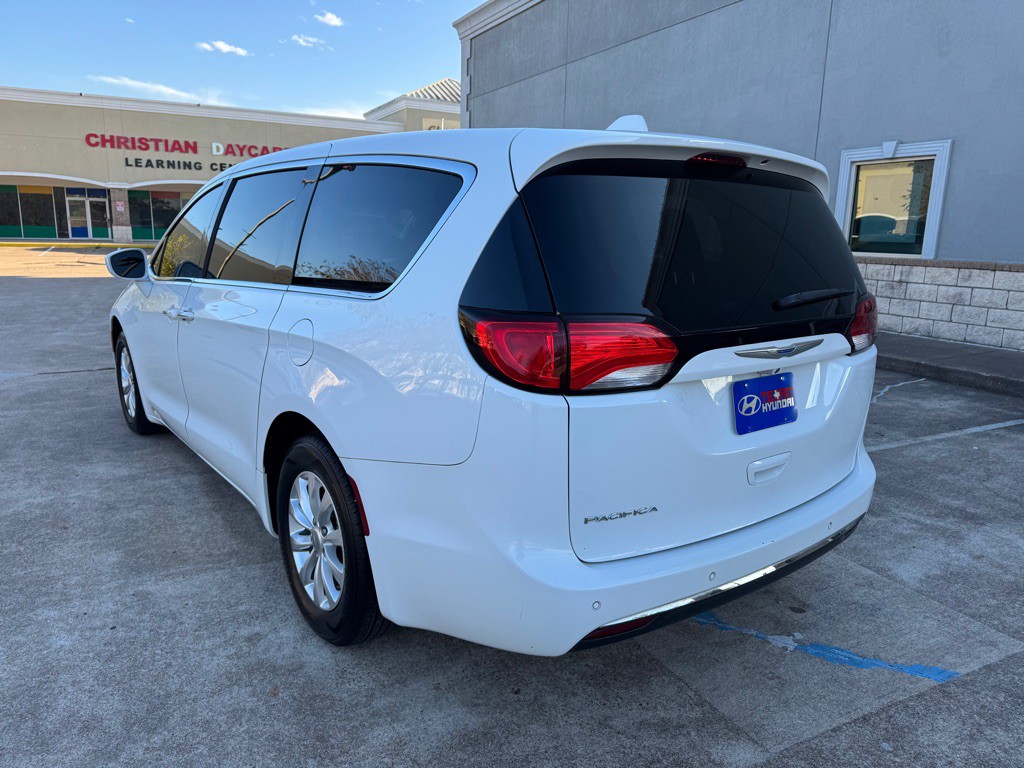 2018 Chrysler Pacifica Image 6