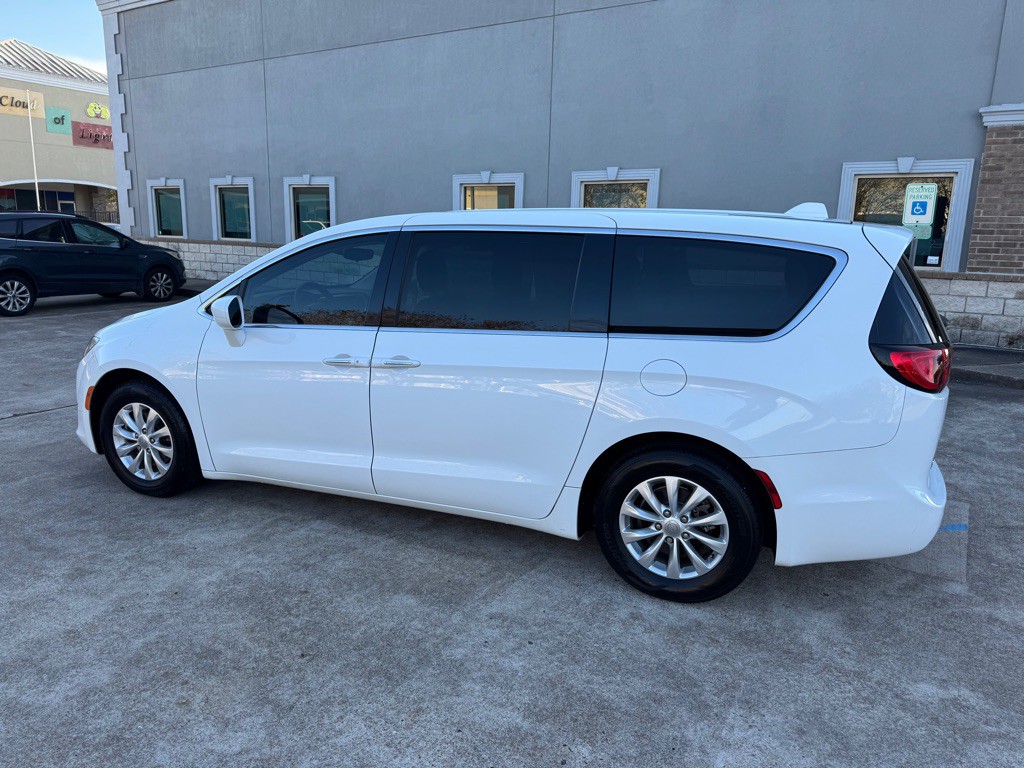 2018 Chrysler Pacifica Image 7