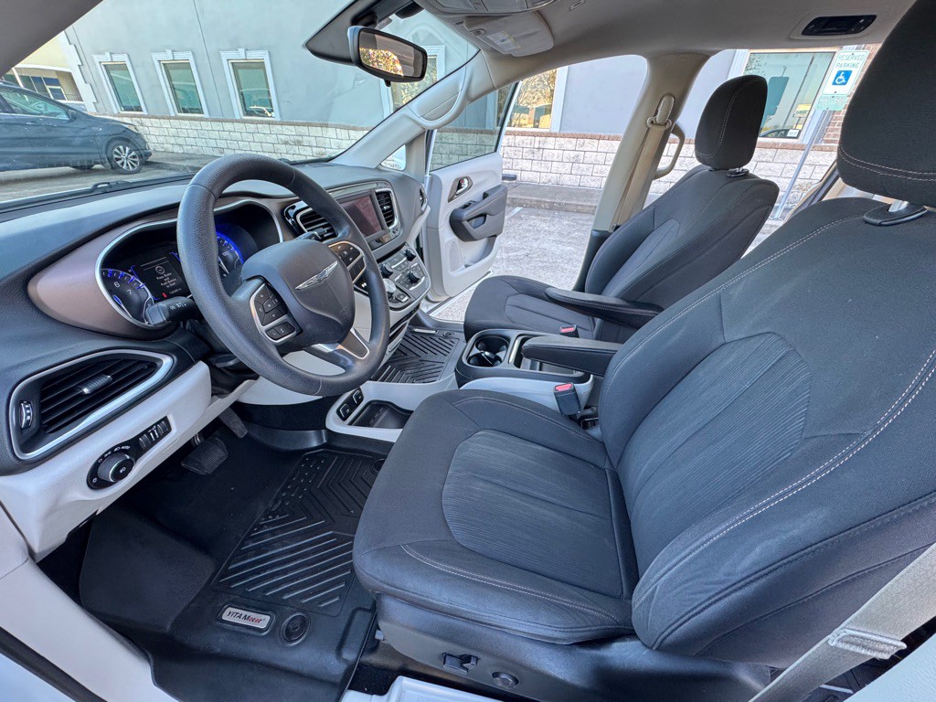 2018 Chrysler Pacifica Image 9