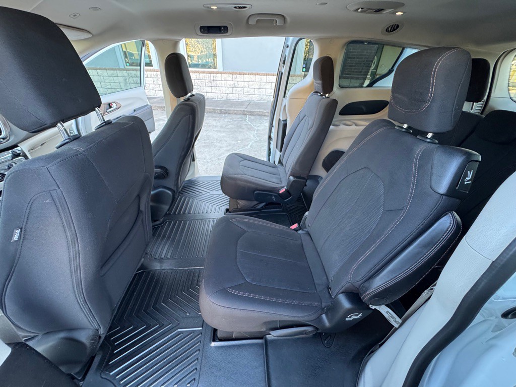 2018 Chrysler Pacifica Image 10