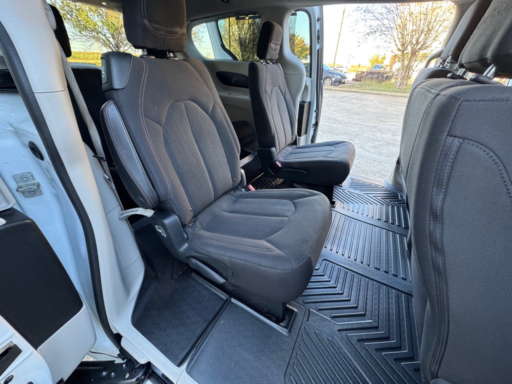 2018 Chrysler Pacifica Image 11