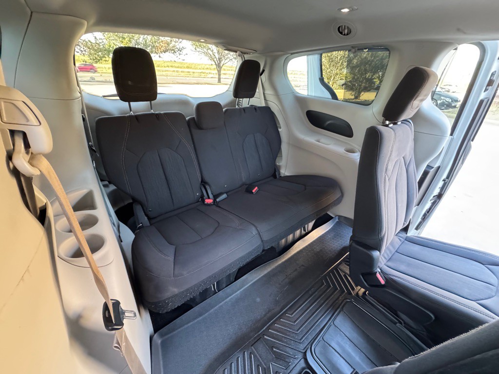 2018 Chrysler Pacifica Image 12