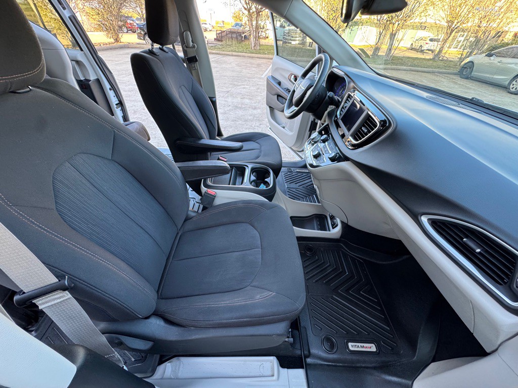 2018 Chrysler Pacifica Image 13