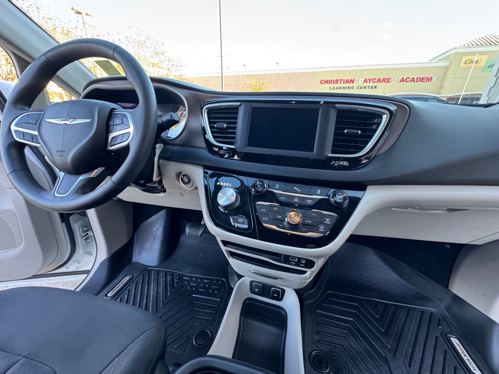 2018 Chrysler Pacifica Image 14