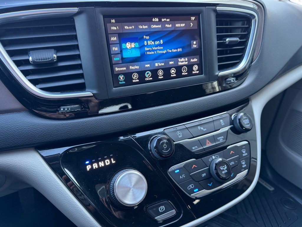 2018 Chrysler Pacifica Image 18