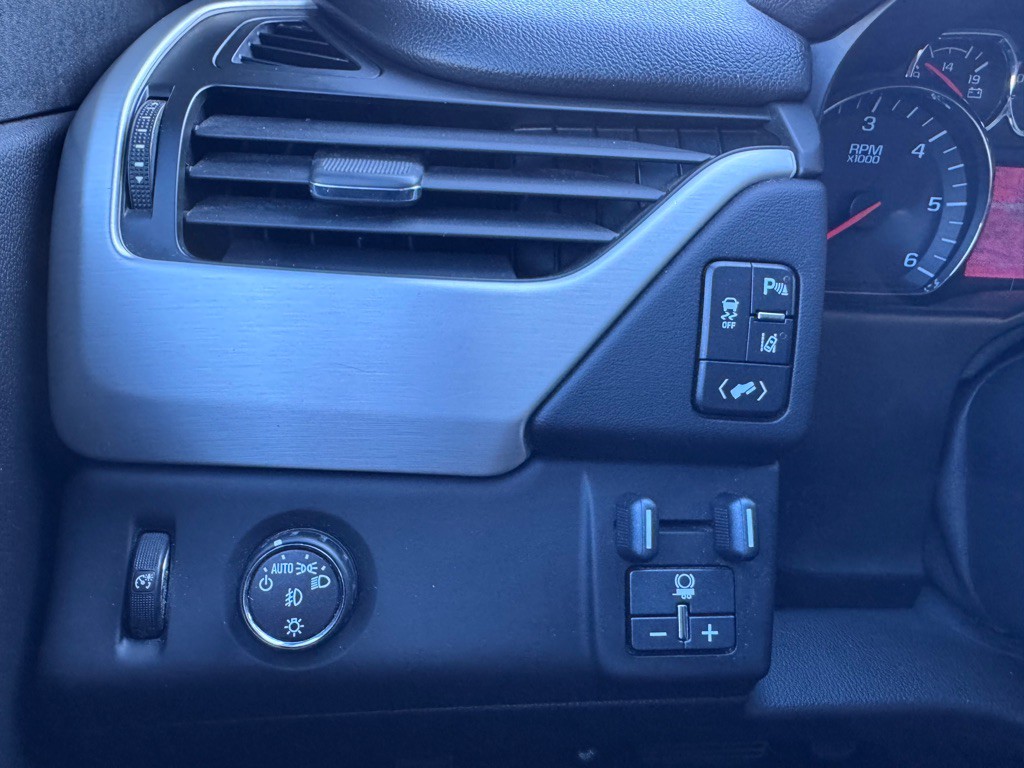 2015 GMC Yukon Image 18