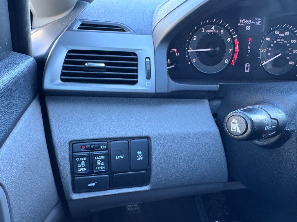 2014 Honda Odyssey Image 17