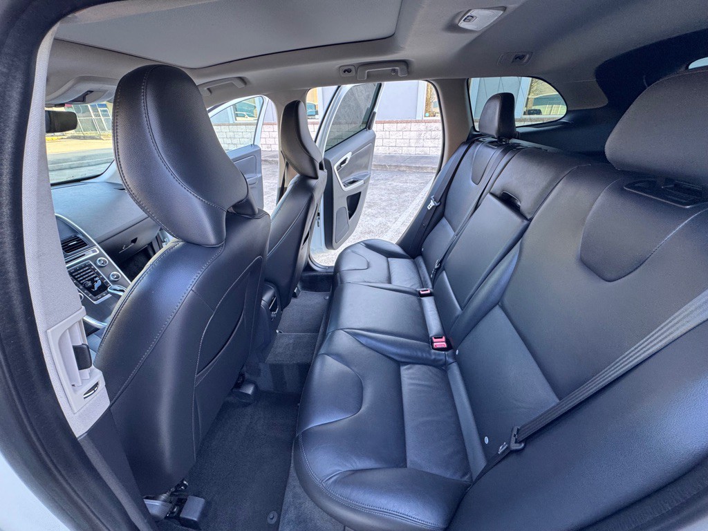 2015 Volvo XC60 Image 9