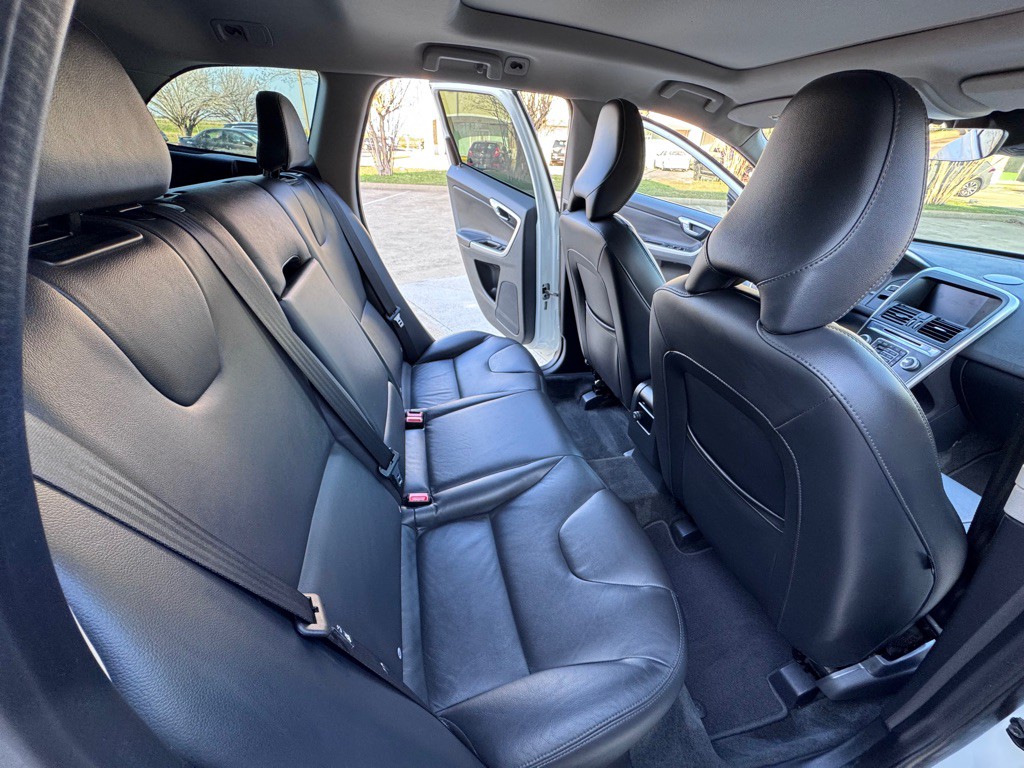 2015 Volvo XC60 Image 10