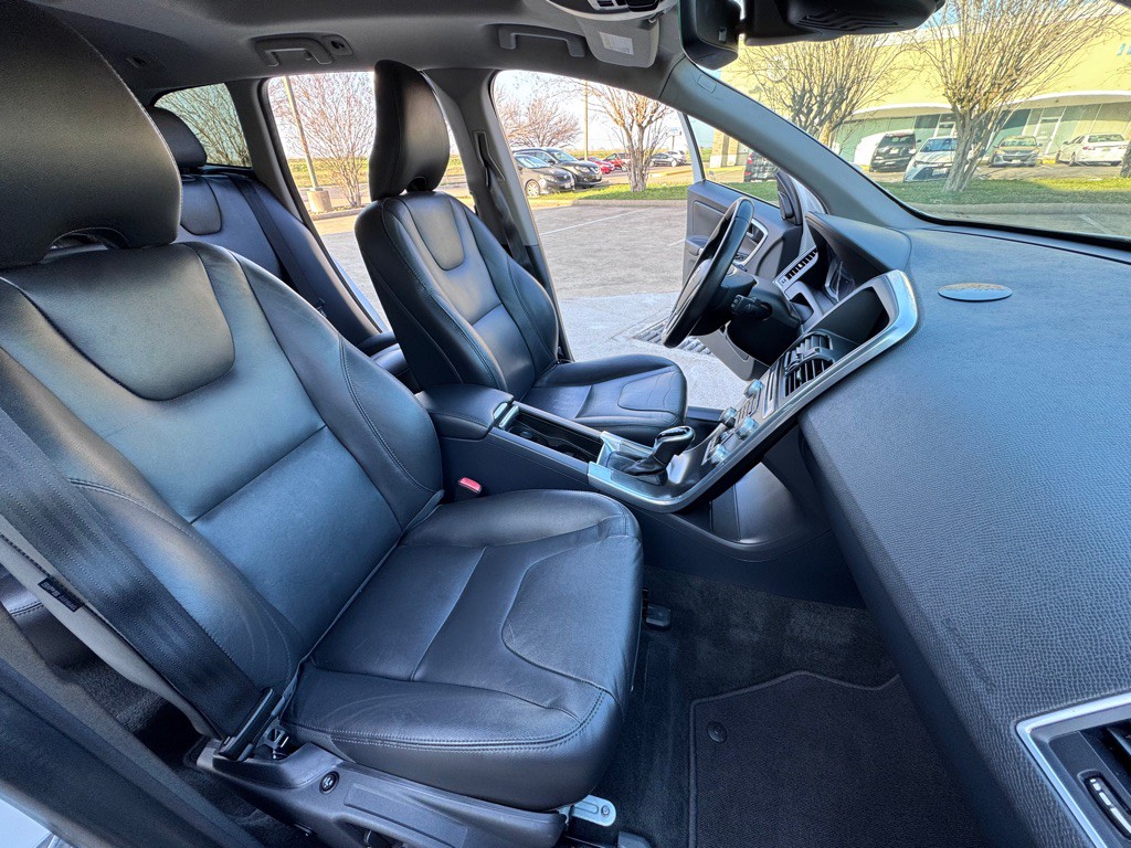 2015 Volvo XC60 Image 11