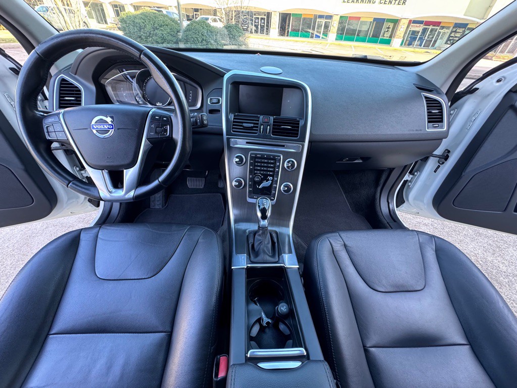 2015 Volvo XC60 Image 12